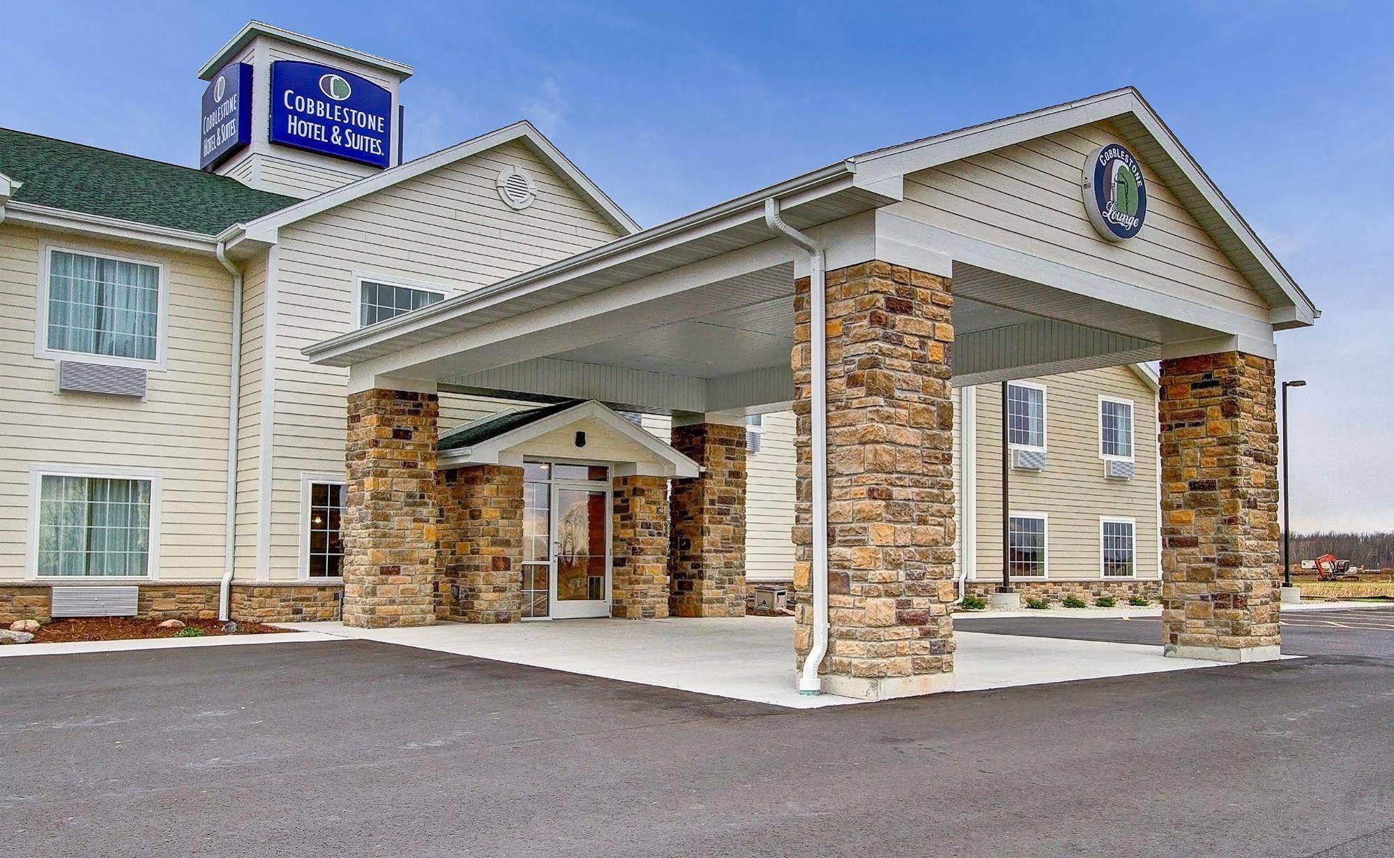 Cobblestone Hotel & Suites Pulaski/Green Bay エクステリア 写真