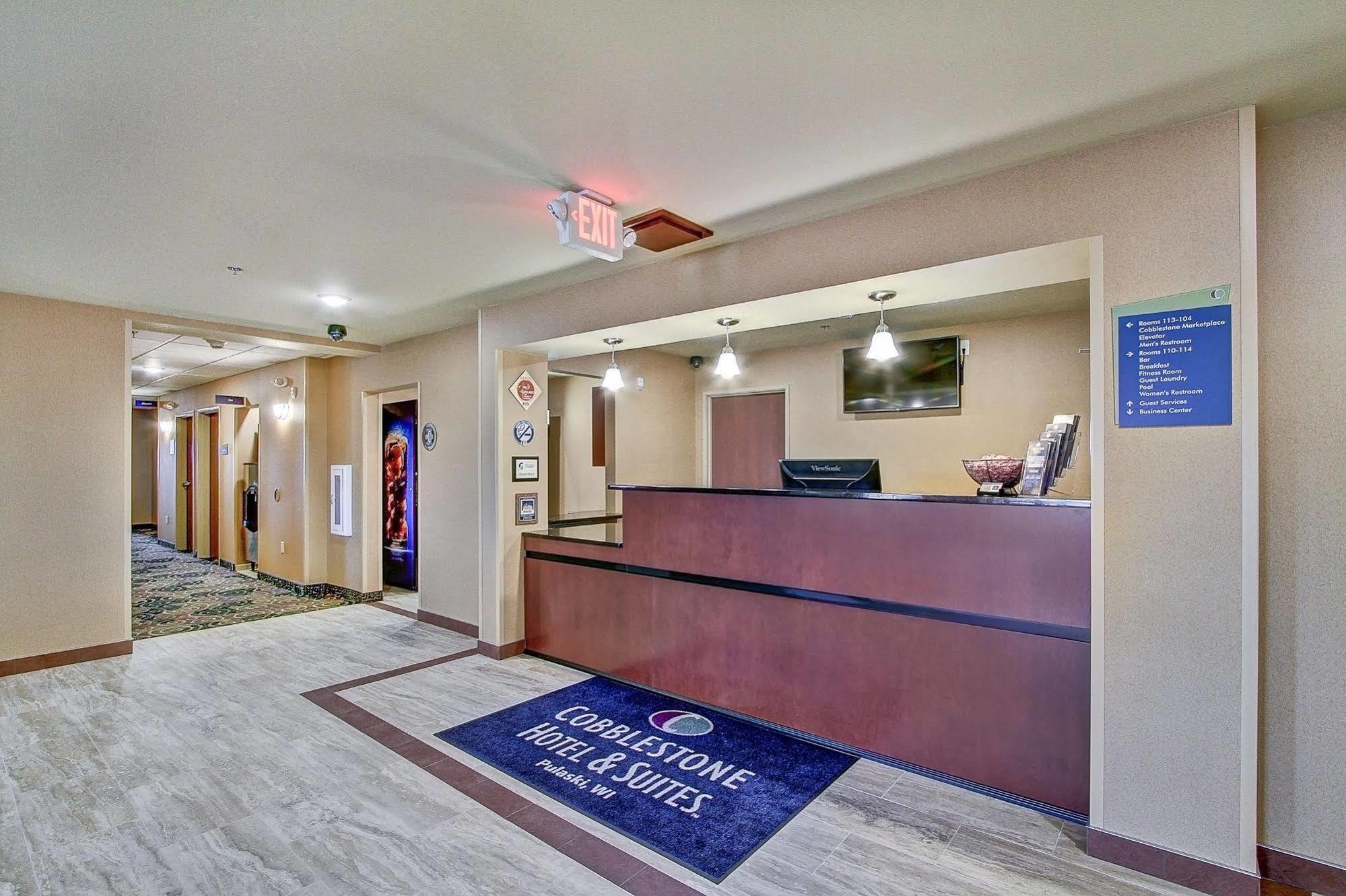 Cobblestone Hotel & Suites Pulaski/Green Bay エクステリア 写真