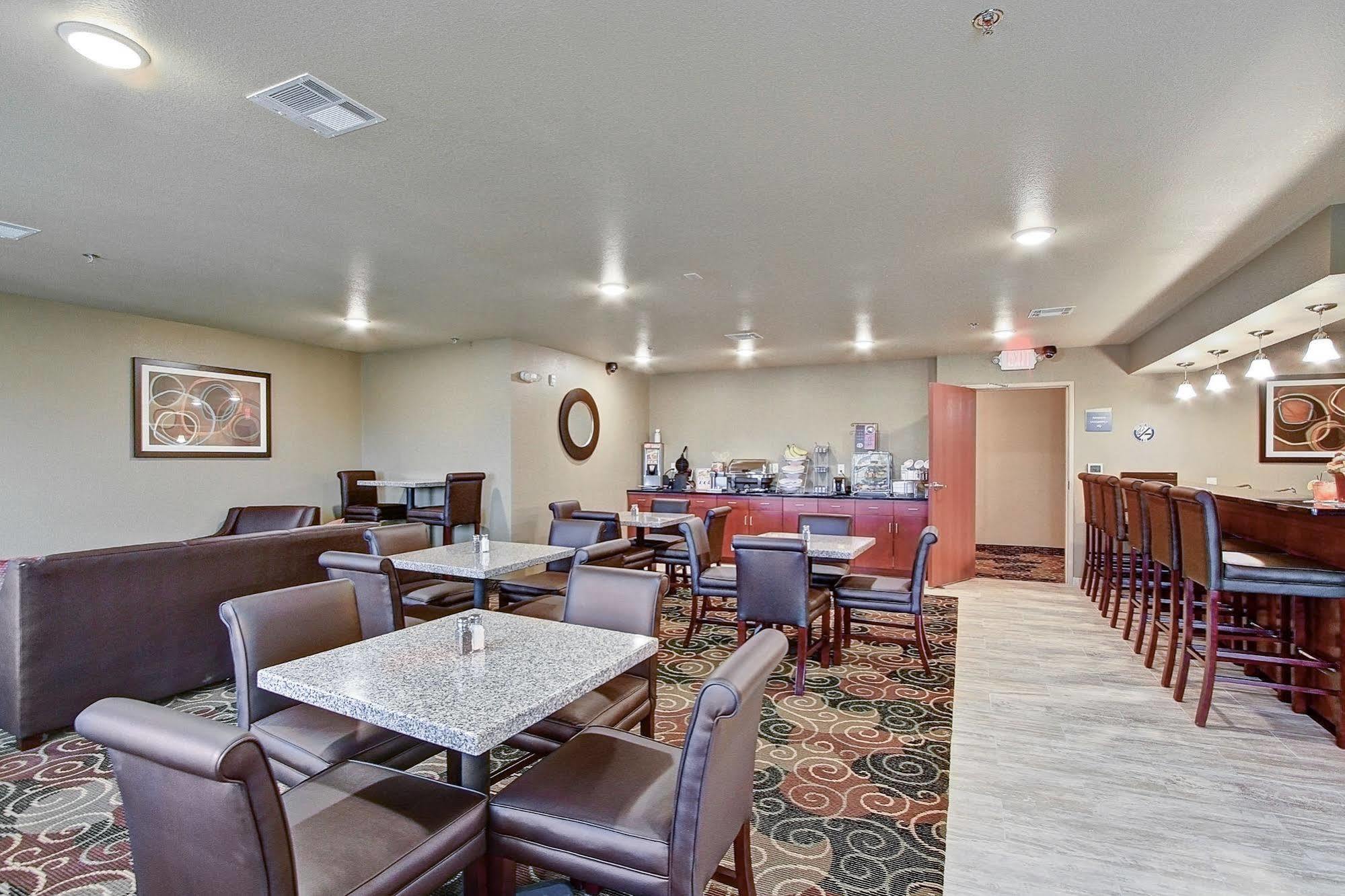 Cobblestone Hotel & Suites Pulaski/Green Bay エクステリア 写真