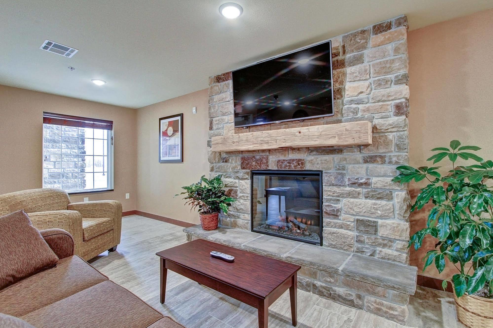 Cobblestone Hotel & Suites Pulaski/Green Bay エクステリア 写真