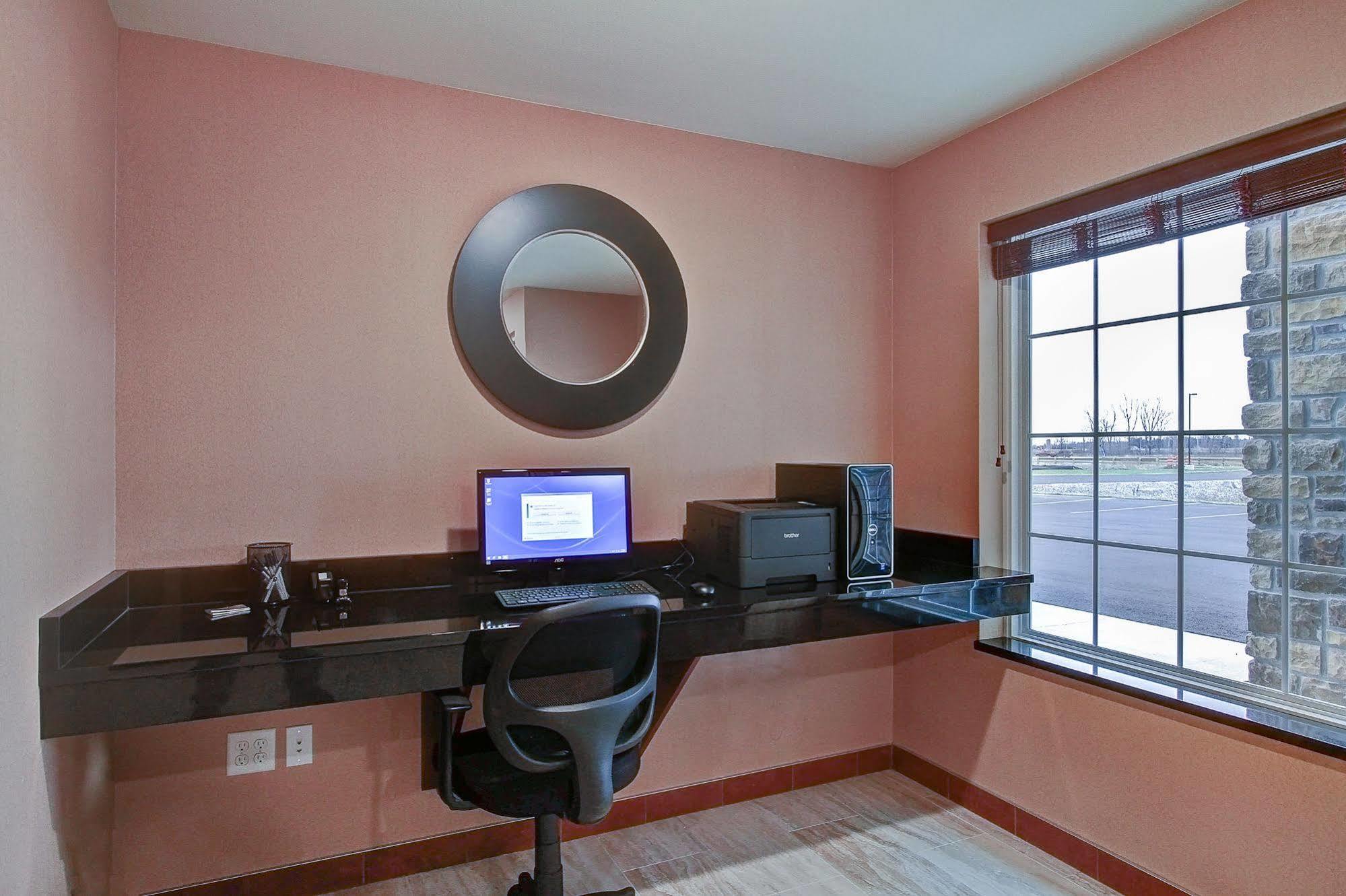 Cobblestone Hotel & Suites Pulaski/Green Bay エクステリア 写真