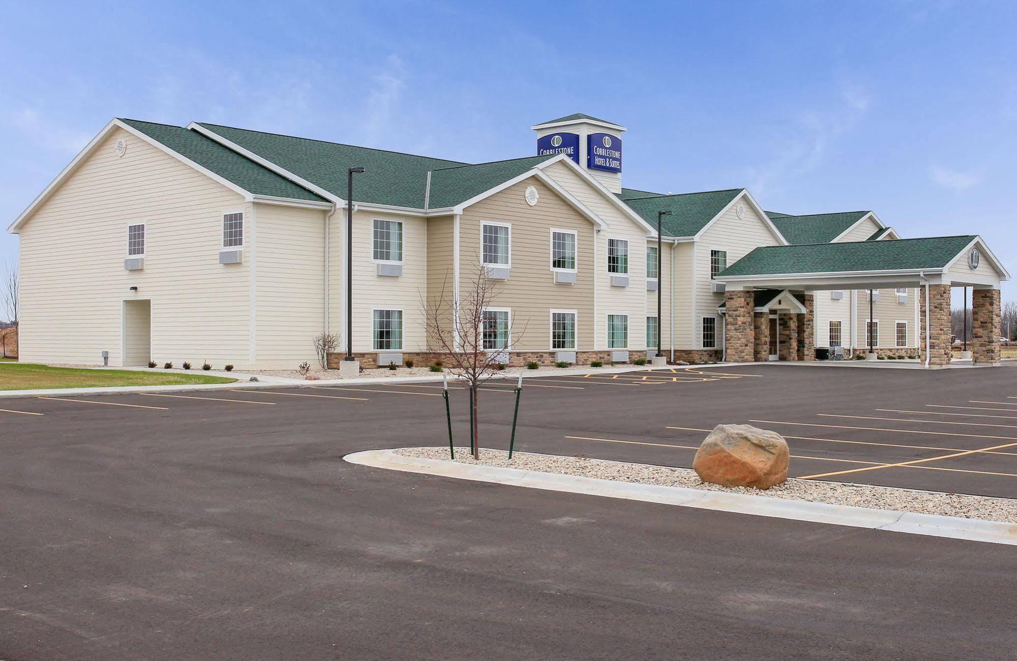 Cobblestone Hotel & Suites Pulaski/Green Bay エクステリア 写真