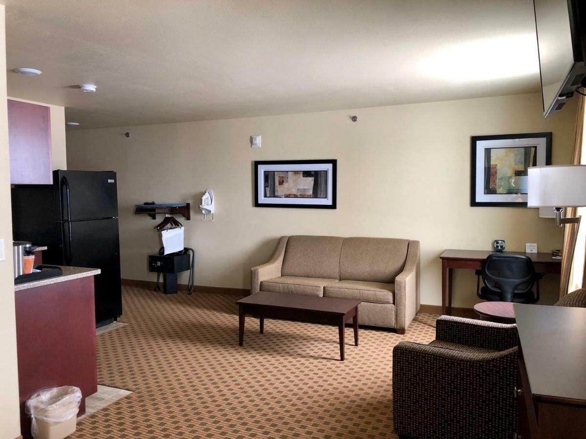 Cobblestone Hotel & Suites Pulaski/Green Bay エクステリア 写真